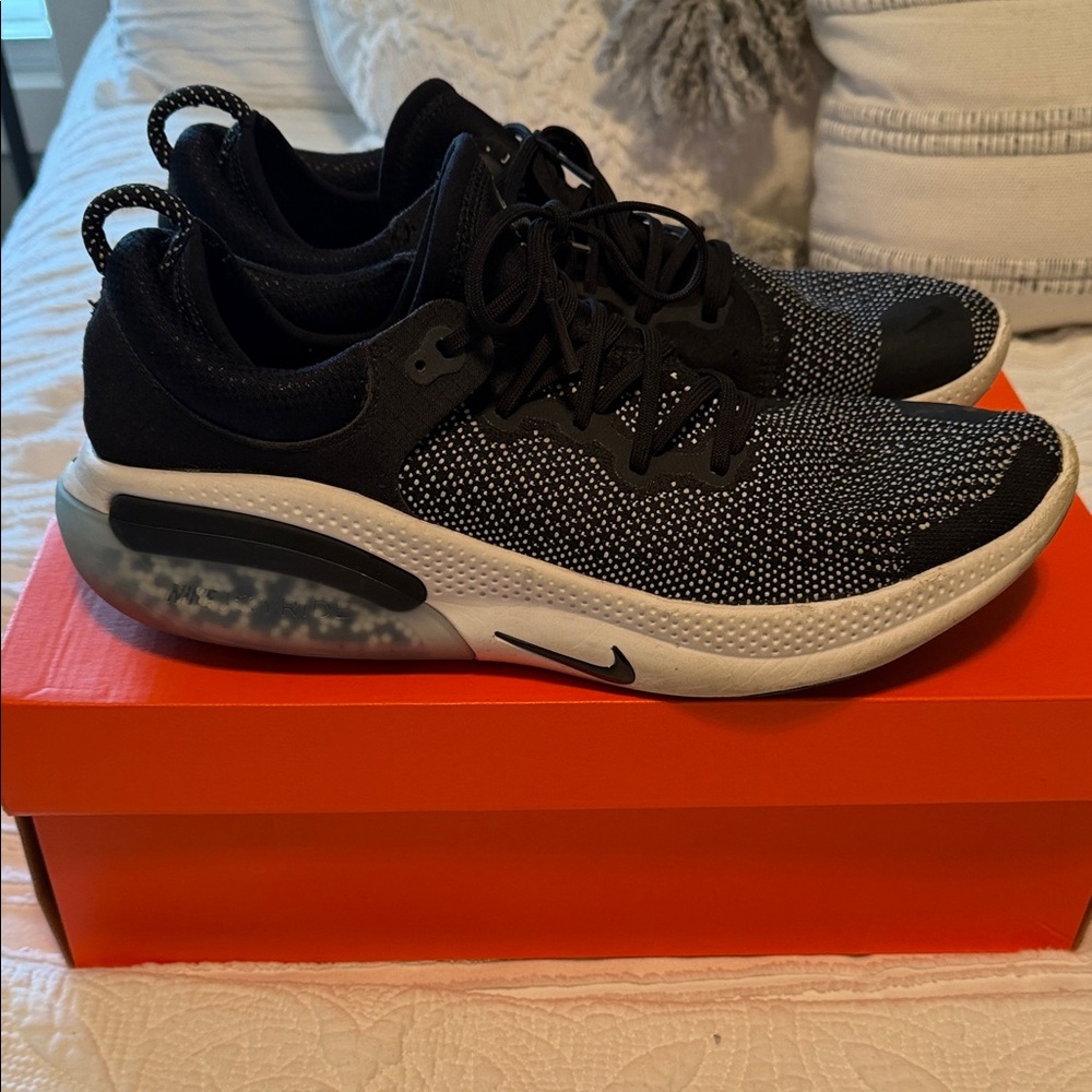Nike Mens sz 14 Joyride Run  FK Black & White Knit Athletic Sneakers